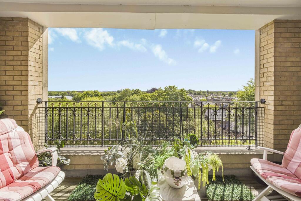 3 bedroom apartment for sale in South Downs Road, Bowdon, WA14